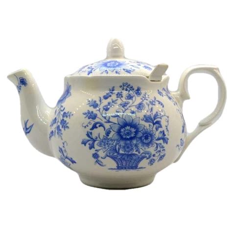 Whittard Chelsea china blue and white floral teapot | Tea pots, Tea pots vintage, Blue china