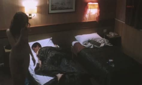 Naked Sarah Pratt In Brief Crossing