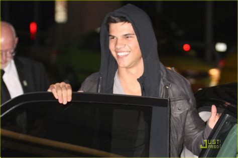 Taylor Lautner Looks Vivacious In Vancouver: Photo 1823571 | Taylor Lautner Pictures | Just Jared