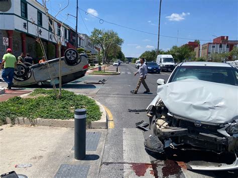 TráficoZMGuadalajara on Twitter Fuerte percance sobre la calzada