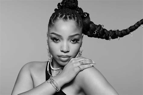 See Chloe And Halle Bailey Plus Selma Blair In Pandora S New Be Love