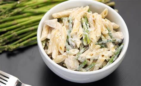 Fettuccine con espárragos y salmón ahumado Recetas con pasta