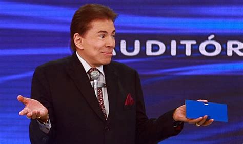 Mandando no SBT dos EUA Silvio Santos é flagrado fazendo compras em