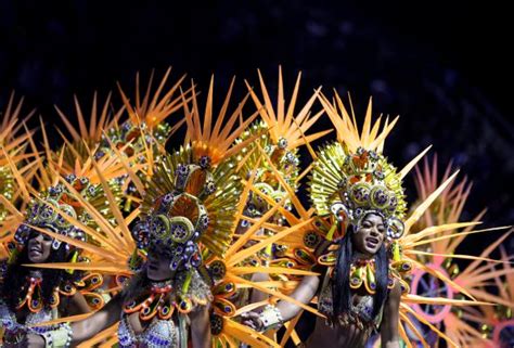 Recycling gives Rio carnival costumes new life | Astro Awani