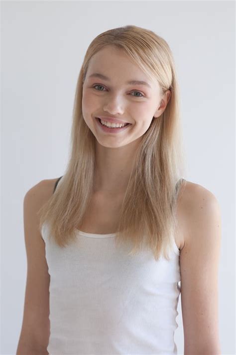 Emma Van Engelen 3 Natural Smile Flat Chested Ams Skinny Models Women Beautiful Hair