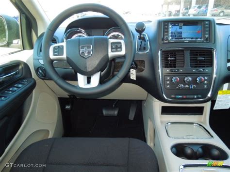 2012 Dodge Grand Caravan SXT Dashboard Photos | GTCarLot.com