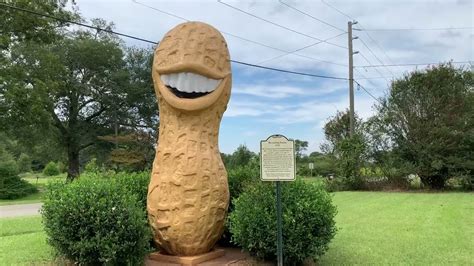 Jimmy Carter Smiling Peanut Statue In Plains Georgia Youtube