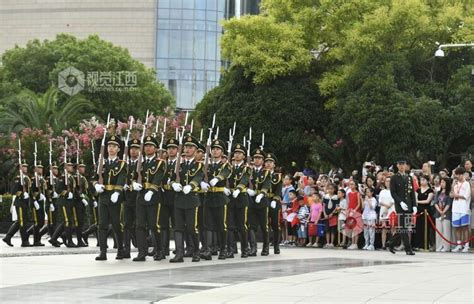 庆祝建军96周年 南昌八一广场举行升旗仪式 国际在线