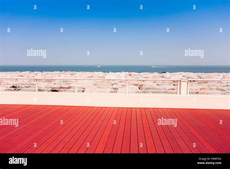 Empty Ocean Floor Hi Res Stock Photography And Images Alamy