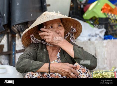 Mature Vietnamese Hi Res Stock Photography And Images Alamy