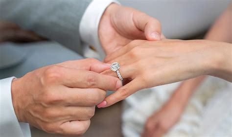 How To Pick An Engagement Ring