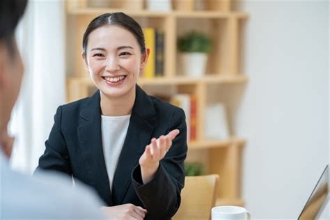 好印象な女性営業職の髪型とは？意識すべき点や注意点などを解説 Chintai Journal