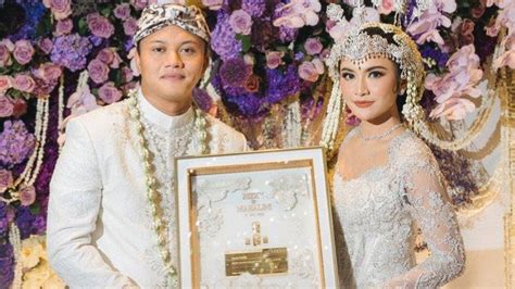 Buku Nikah Yang Dipamerkan Rizky Febian Mahalini Ternyata Palsu Kini