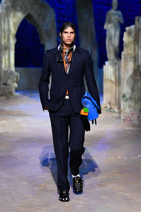 Versace Spring 2021 Menswear Collection | Vogue