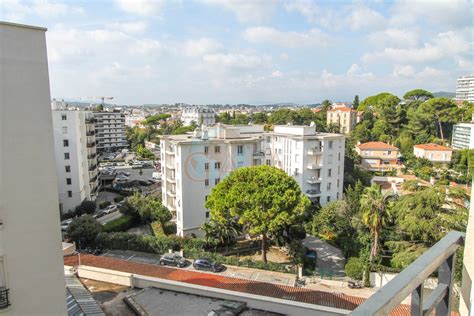 Vente CANNES MONTFLEURY BEAU STUDIO DANS IMMEUBLE ART DECO