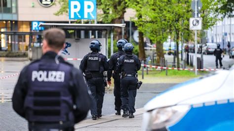 Hagen Hundertschaft Der Polizei Auf Der Springe