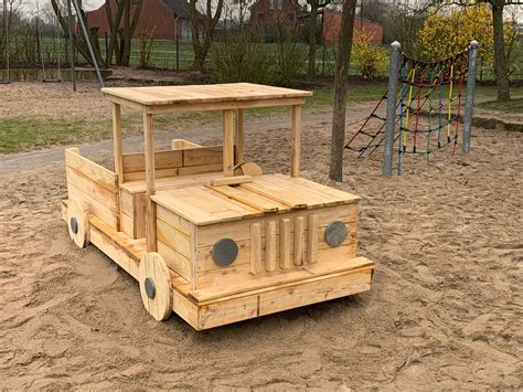 Unser neuer Geländewagen ist da Vockel Spielanlagen aus natürlichem