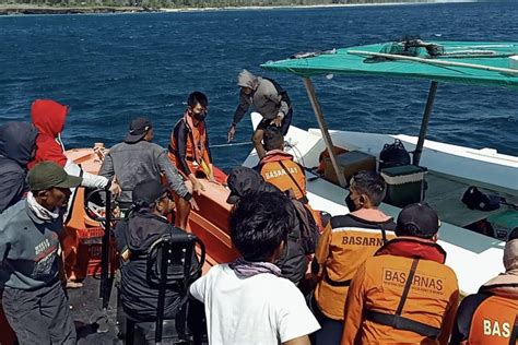 Kapal Mati Mesin Saat Memancing Ikan Warga Kupang Diselamatkan Tim Sar