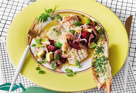 Fischfilet Mit Avocado Rote R Ben Salsa Und Kr Uterbaguette Frisch