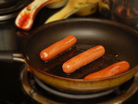 A verdadeira salsicha é uma emulsão de carne nobres gordura temperos