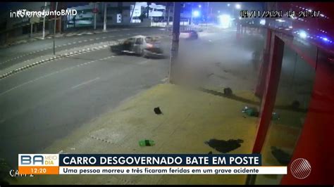 V Deo Carro Fica Destru Do Ap S Motorista Tentar Desviar De Moto Na