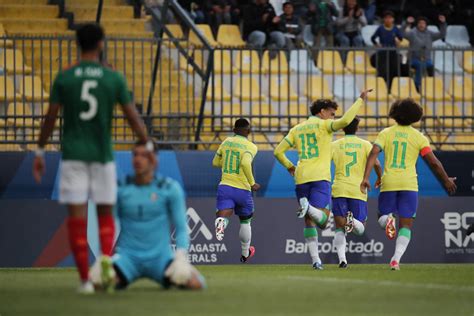 Brasil vence o México gol contra de zagueiro e vai à final do