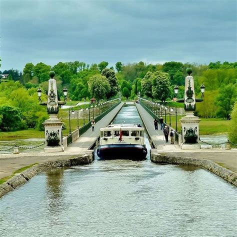 Canal boat hire France, French canal boat rental - BoatTheGlobe