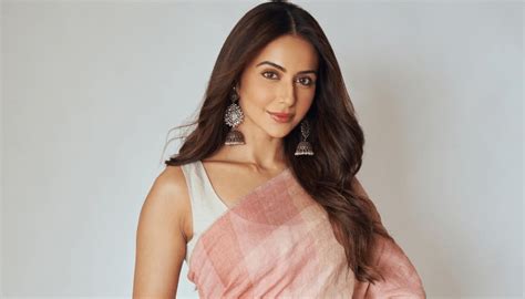 Rakul Preet Hot Saree Pics HD Images Latest Photos