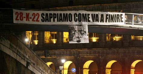 Guerra Di Striscioni Al Colosseo Per Il Centenario Della Marcia Su Roma