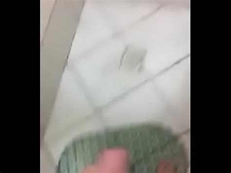 Branler Sous La Douche XVIDEOS