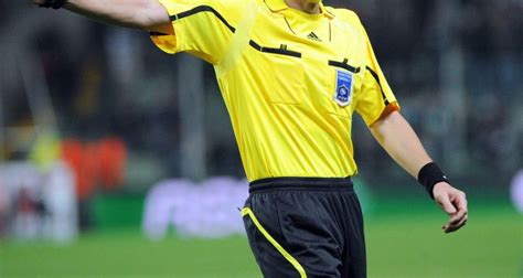 Foot amateur les arbitres en danger un reportage frappant dévoilé sur les violences subies