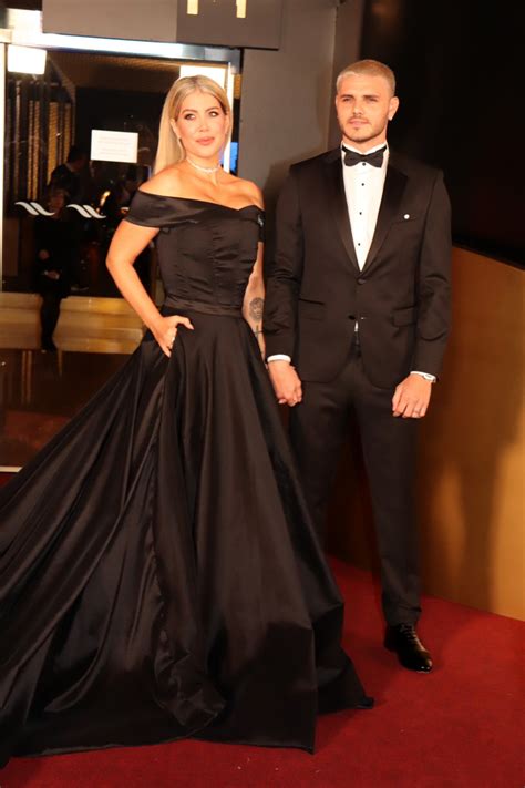 Wanda Nara y Mauro Icardi en la red carpet de los Premios Martín Fierro