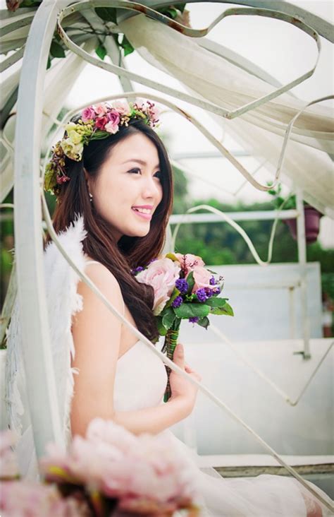 Hot girl Linh Miu hoá thiên thần trong Thần Tài Dự Đoán