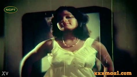 Saree And Blouse Get Hot And Heavy In The Indian Strip Scene