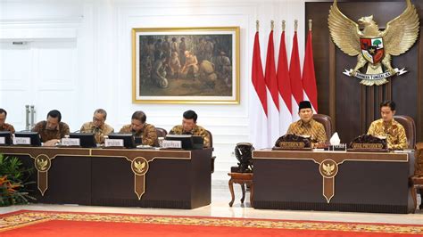 Rapat Kabinet Perdana Prabowo Minta Para Menteri Kurangi Acara