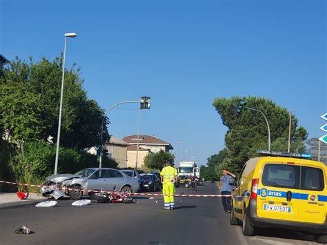 Incidente A Vibo Violento Scontro Tra Auto E Moto Ferito Gravemente