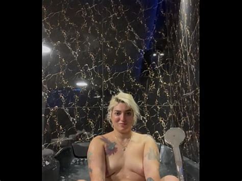 Who Wants To Join With Me To The Jacuzzi XVIDEOS