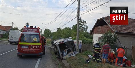 AZI Accident grav cu 6 victime O autoutilitară a intrat într un podeț