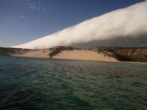 Mysterious Morning Glory Cloud Formation | Amusing Planet