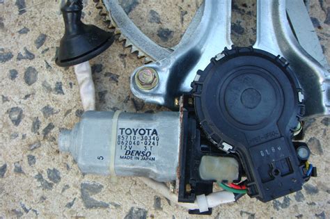 1998 Lexus 400GS Passenger Front Door Window Regulator And Motor 85710 ...