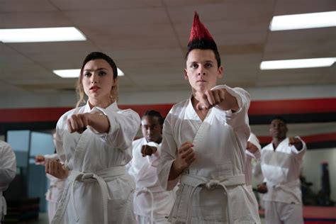 Netflix Divulga A Nova Data De Estreia De Cobra Kai Veja Quando Será