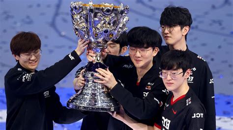 China Lo Hace De Nuevo Edward Gaming Triunfa En Worlds 2021 Gamers Unite