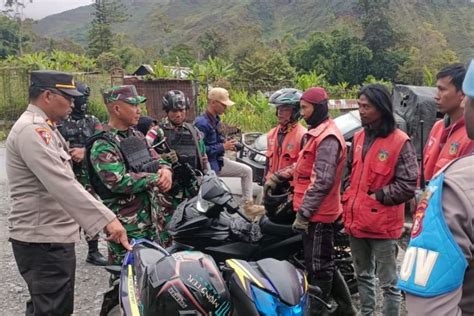 Tni Polri Gelar Razia Gabungan Di Kabupaten Puncak Jaya Jelang Hut Ri