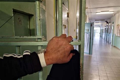 Carceri Suicidi Nel Amnistia E Indulto Uniche Soluzioni