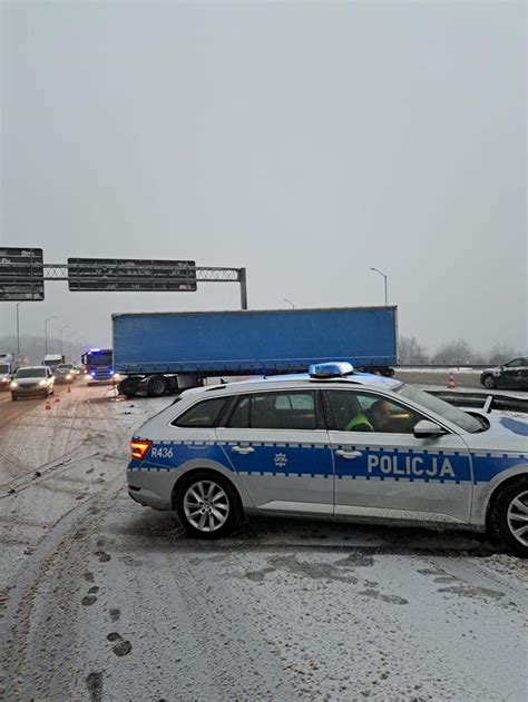 Wypadek na autostradzie A4 Tir złożył się jak scyzoryk Zablokowany