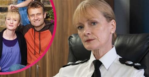 10 Hot Sexy Claire Skinner Bikini Pics