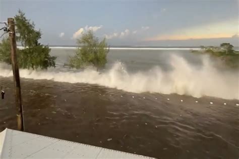 Ecuador Emite Advertencia De Tsunami Para Puerto Ayora En Las Islas