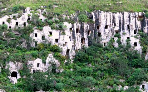 NECROPOLI DI PANTALICA Parco Archeologico Di Siracusa Eloro Villa