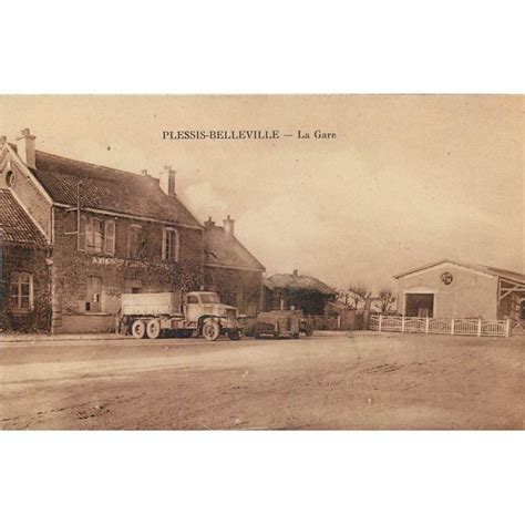 Le Plessis Belleville Camion Devant La Gare