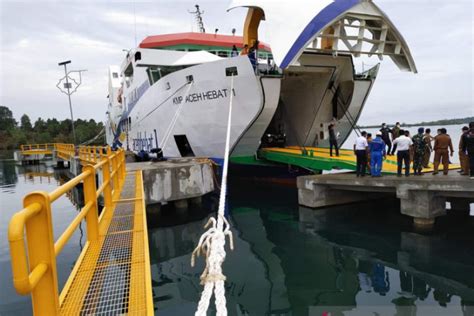 Kapal Dari Simeulue Batal Berlayar Akibat Cuaca Buruk